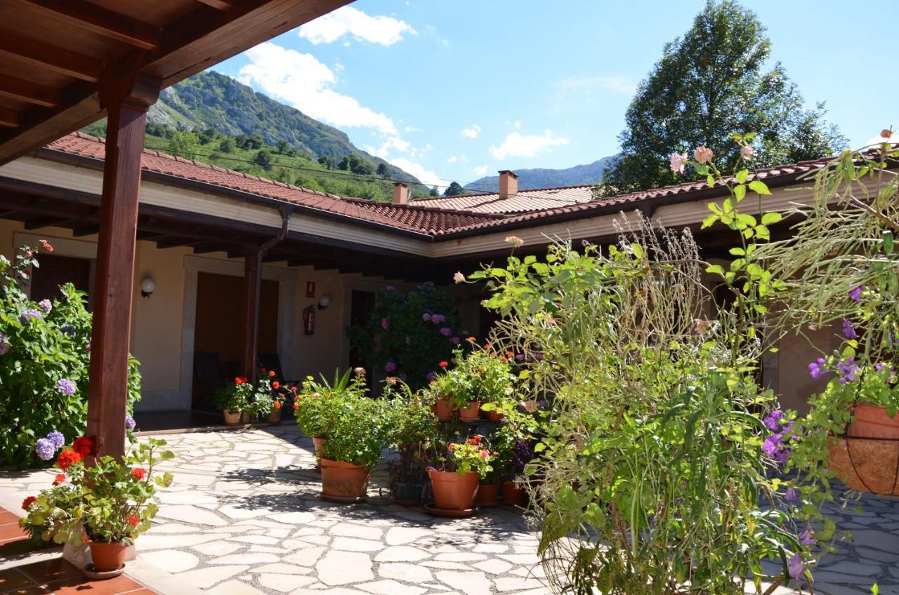 Hotel Arenas De Cabrales- Apartamentos Luaran gambar