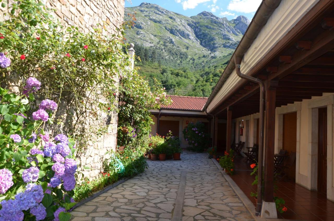 Hotel Arenas De Cabrales- Apartamentos Luaran gambar