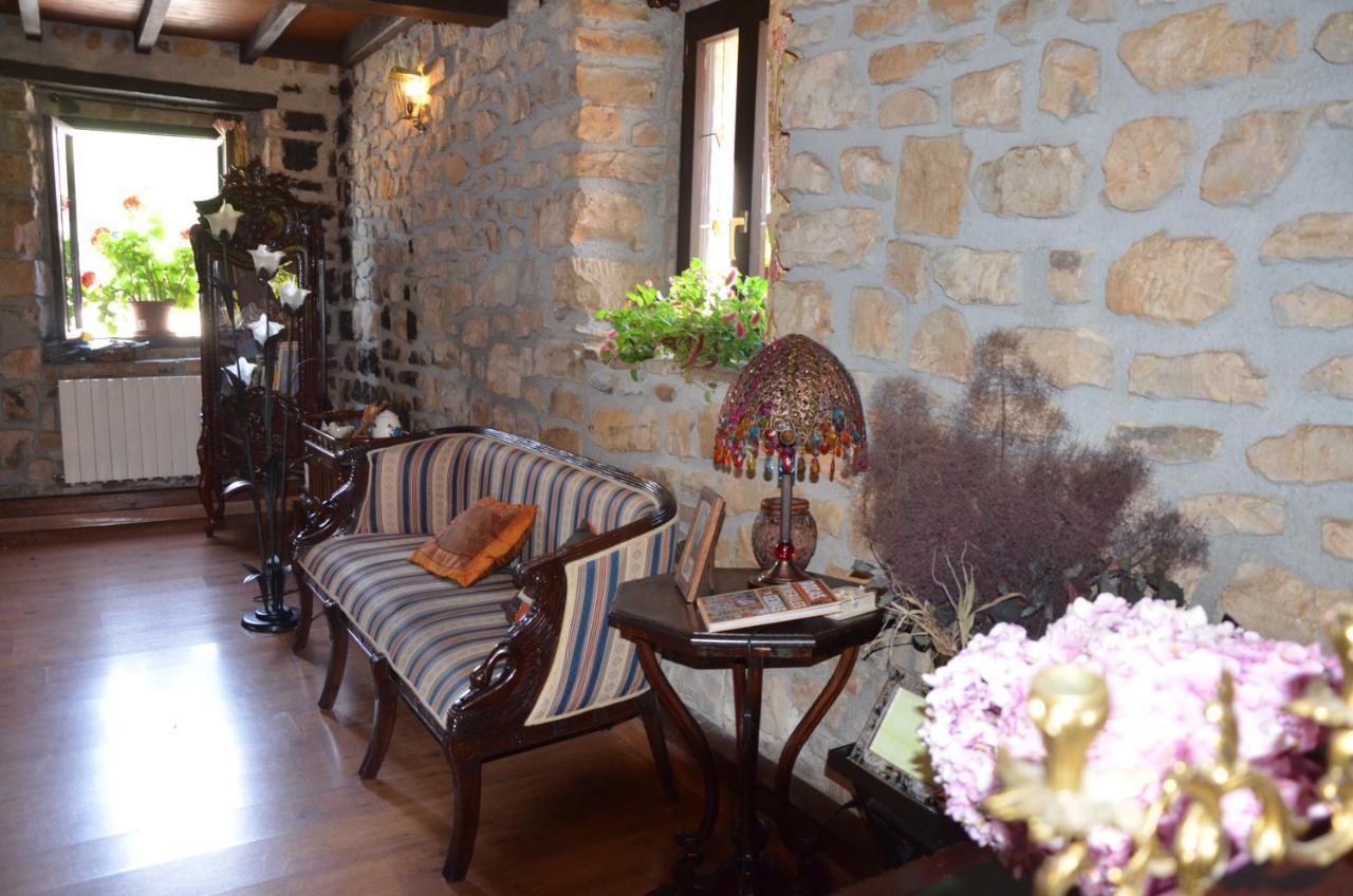 Hotel Arenas De Cabrales- Apartamentos Luaran gambar