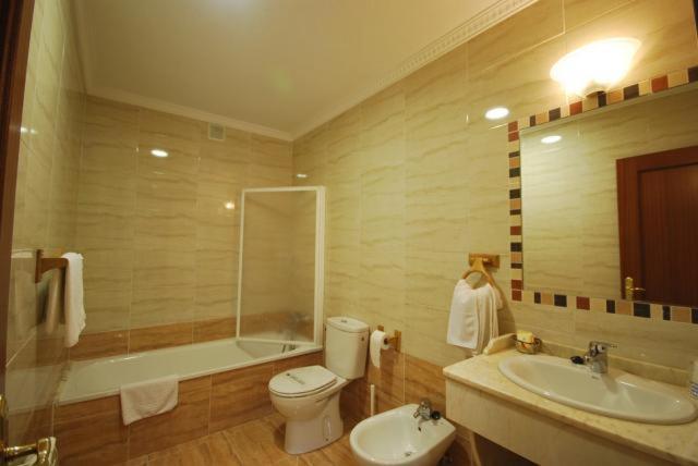 Hotel Arenas De Cabrales- Apartamentos Luaran gambar