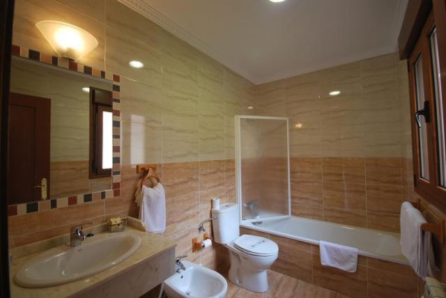 Hotel Arenas De Cabrales- Apartamentos Luaran gambar