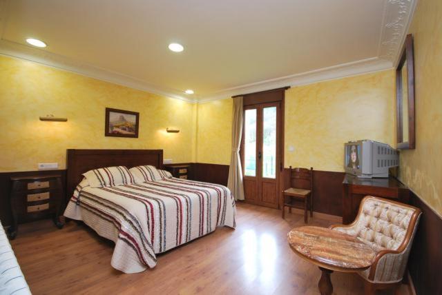 Hotel Arenas De Cabrales- Apartamentos Luaran gambar