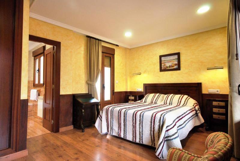 Hotel Arenas De Cabrales- Apartamentos Luaran gambar
