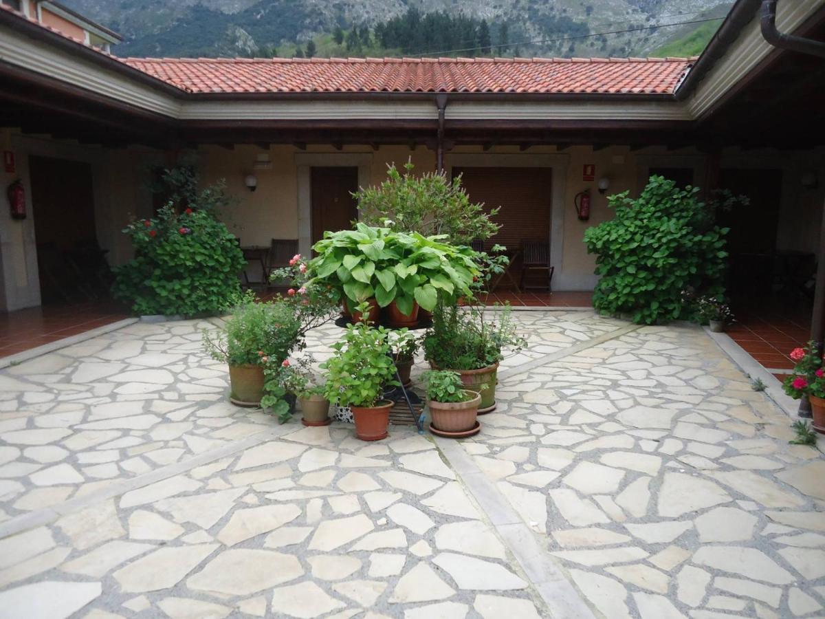 Hotel Arenas De Cabrales- Apartamentos Luaran gambar