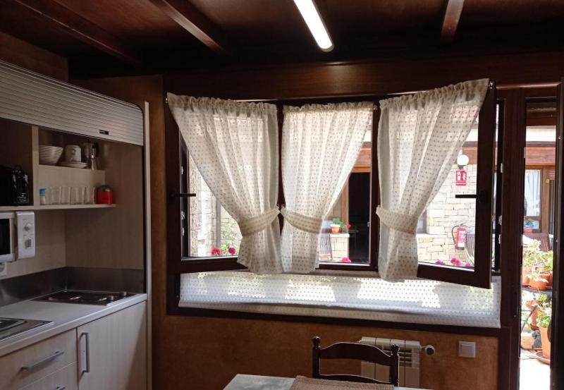 Hotel Arenas De Cabrales- Apartamentos Luaran gambar